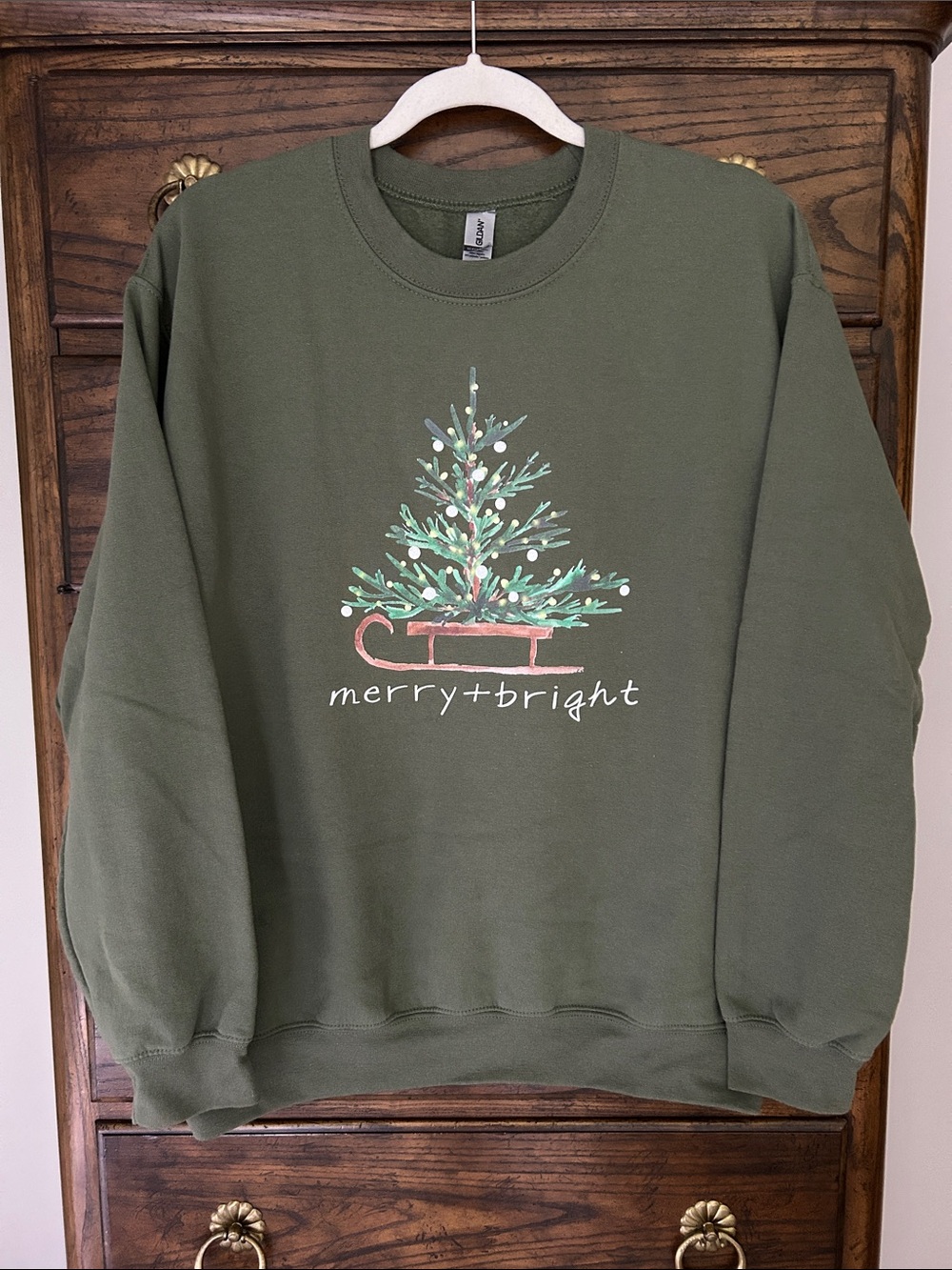 Women’s Olive Green Christmas Crewneck with Merry+bright Graphic, Size M